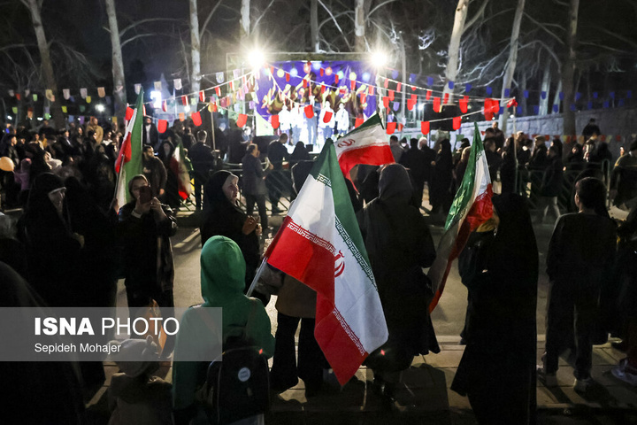 نور افشانی در شب سالگرد پیروزی انقلاب اسلامی - مشهد