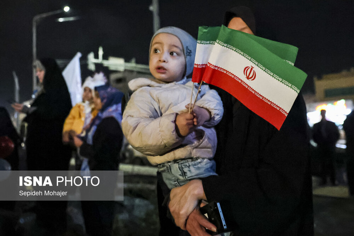 نور افشانی در شب سالگرد پیروزی انقلاب اسلامی - مشهد