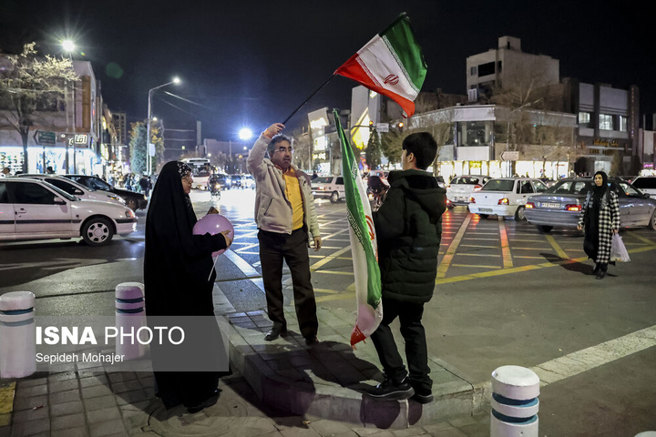 نور افشانی در شب سالگرد پیروزی انقلاب اسلامی - مشهد