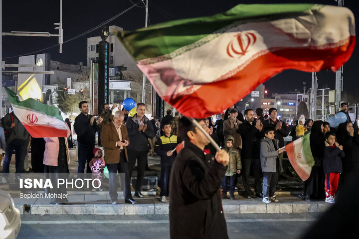 نور افشانی در شب سالگرد پیروزی انقلاب اسلامی - مشهد