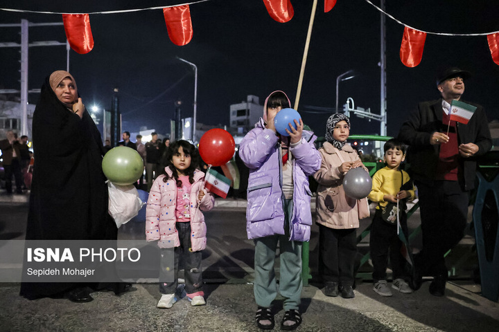 نور افشانی در شب سالگرد پیروزی انقلاب اسلامی - مشهد