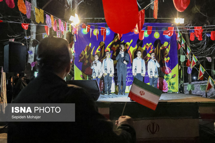 نور افشانی در شب سالگرد پیروزی انقلاب اسلامی - مشهد