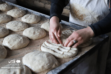 اینجا زنان نان‌آورند