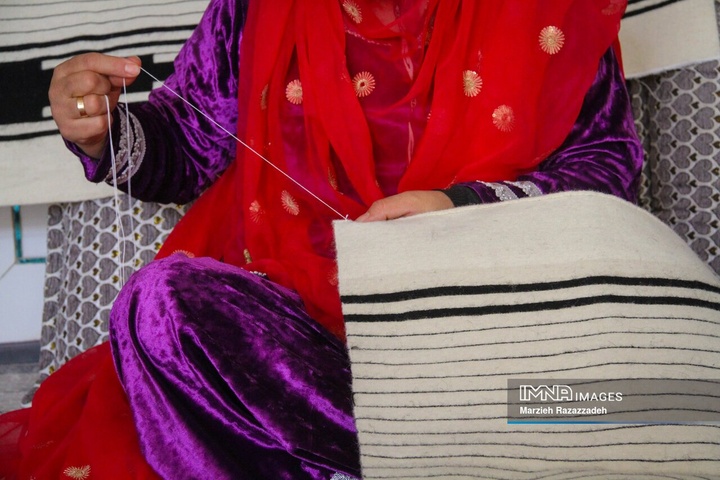 چوقا بافی زنان بختیاری