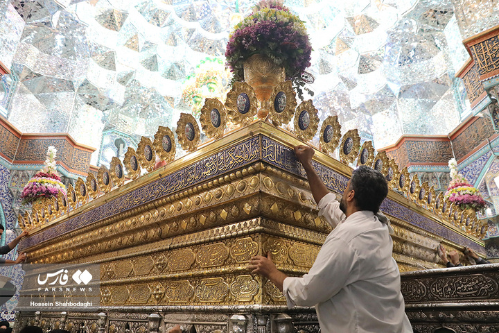 تنظیف مضجع شریف حرم حضرت معصومه سلام الله علیها