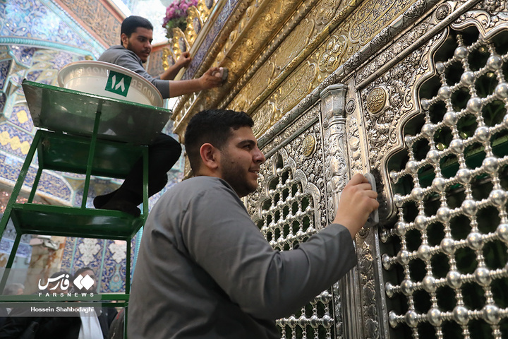 تنظیف مضجع شریف حرم حضرت معصومه سلام الله علیها