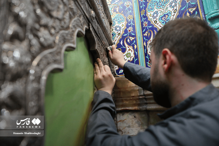 تنظیف مضجع شریف حرم حضرت معصومه سلام الله علیها