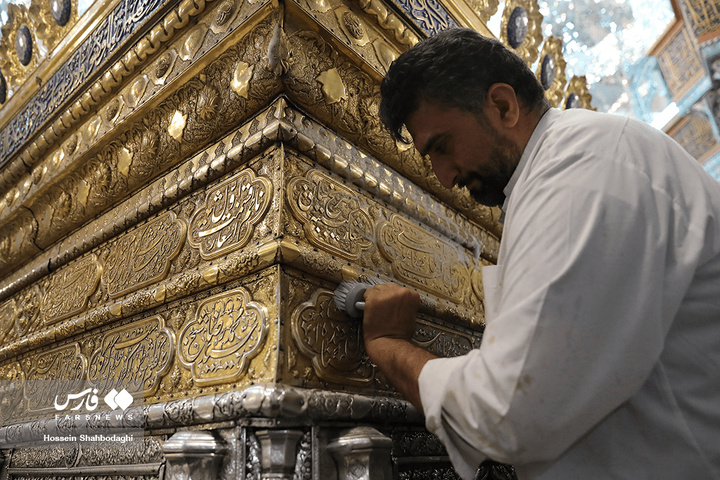 تنظیف مضجع شریف حرم حضرت معصومه سلام الله علیها