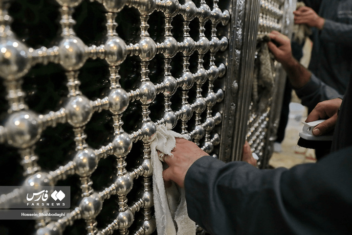 تنظیف مضجع شریف حرم حضرت معصومه سلام الله علیها