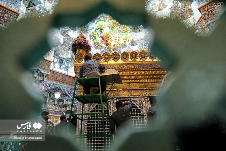 تنظیف مضجع شریف حرم حضرت معصومه سلام الله علیها