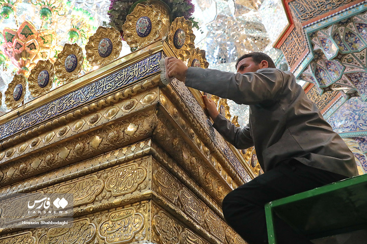 تنظیف مضجع شریف حرم حضرت معصومه سلام الله علیها