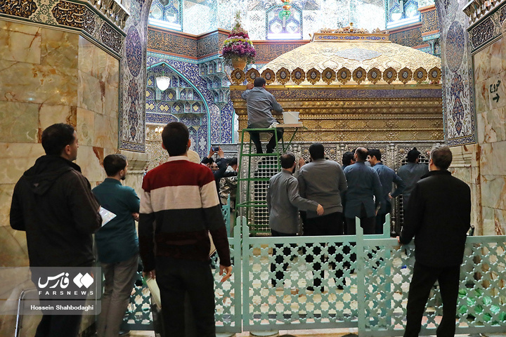 تنظیف مضجع شریف حرم حضرت معصومه سلام الله علیها