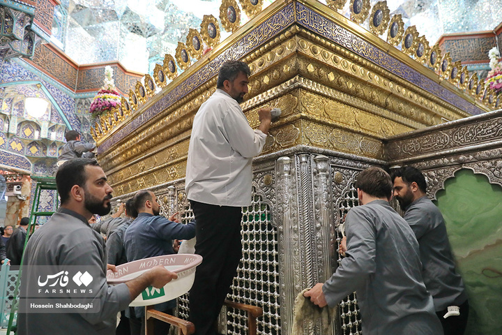 تنظیف مضجع شریف حرم حضرت معصومه سلام الله علیها