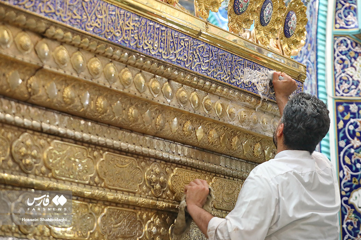 تنظیف مضجع شریف حرم حضرت معصومه سلام الله علیها