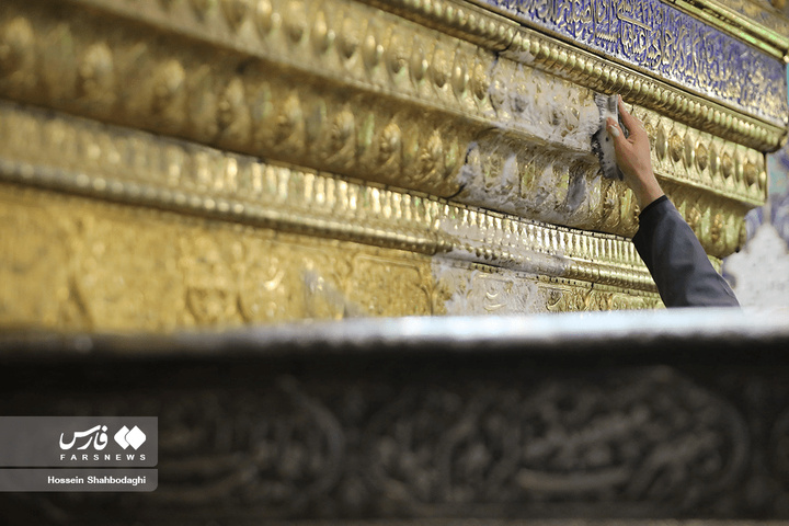 تنظیف مضجع شریف حرم حضرت معصومه سلام الله علیها