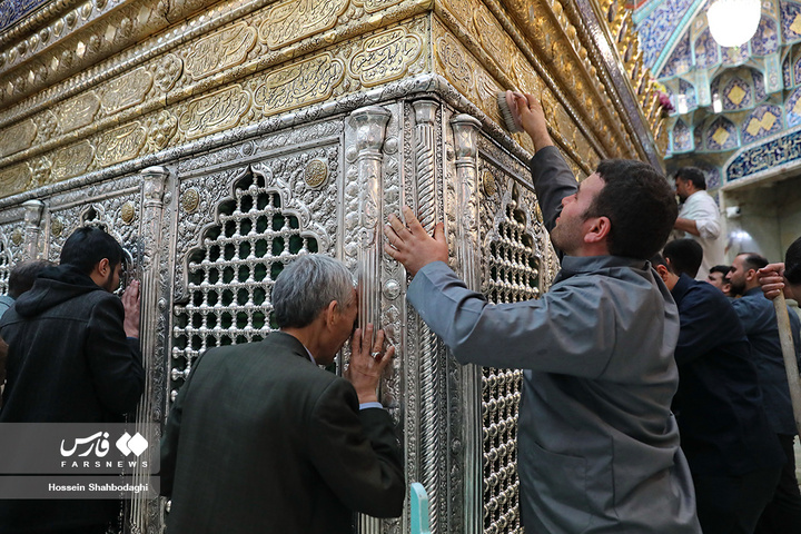 تنظیف مضجع شریف حرم حضرت معصومه سلام الله علیها