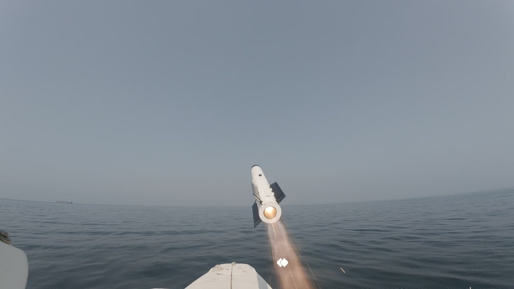 تصاویری از رزمایش کنترل هوشمند سپاه در تنگۀ هرمز