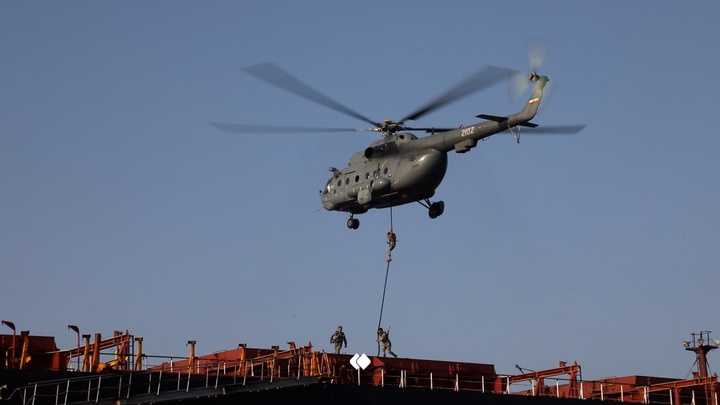 تصاویری از رزمایش کنترل هوشمند سپاه در تنگۀ هرمز