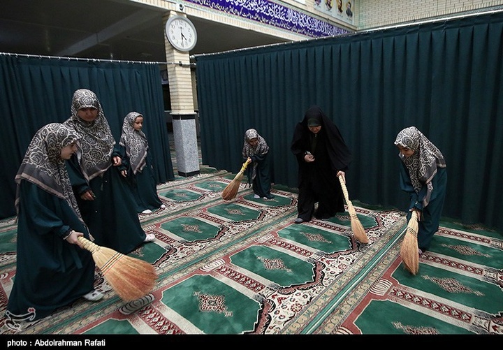غبارروبی مساجد در آستانه ماه مبارک رمضان - همدان