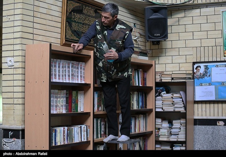 غبارروبی مساجد در آستانه ماه مبارک رمضان - همدان