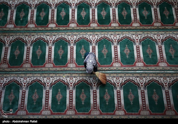 غبارروبی مساجد در آستانه ماه مبارک رمضان - همدان