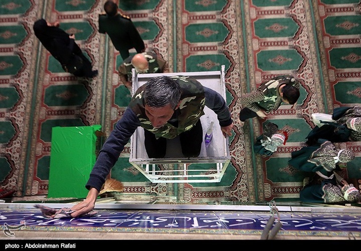 غبارروبی مساجد در آستانه ماه مبارک رمضان - همدان