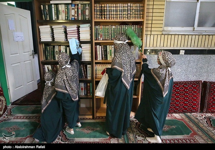 غبارروبی مساجد در آستانه ماه مبارک رمضان - همدان