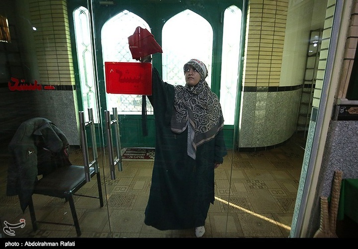 غبارروبی مساجد در آستانه ماه مبارک رمضان - همدان