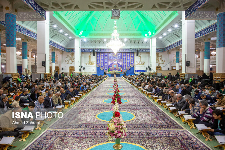 جزء خوانی قرآن کریم در حرم حضرت فاطمه معصومه سلام الله علیها