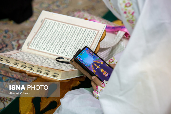 جزء خوانی قرآن کریم در حرم حضرت فاطمه معصومه سلام الله علیها