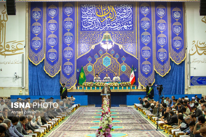 جزء خوانی قرآن کریم در حرم حضرت فاطمه معصومه سلام الله علیها