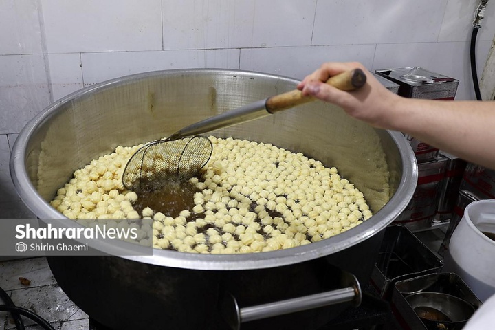 کارگاه پخت زولبیا و بامیه در ماه مبارک رمضان