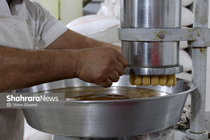 کارگاه پخت زولبیا و بامیه در ماه مبارک رمضان