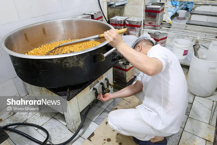 کارگاه پخت زولبیا و بامیه در ماه مبارک رمضان