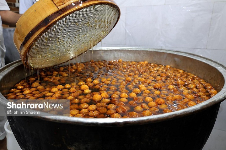 کارگاه پخت زولبیا و بامیه در ماه مبارک رمضان