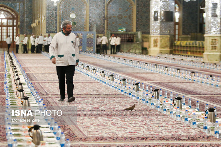 ضیافت افطار در حرم مطهر رضوی