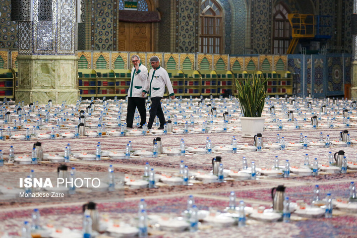 ضیافت افطار در حرم مطهر رضوی