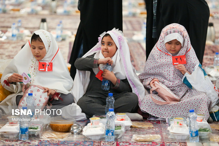 ضیافت افطار در حرم مطهر رضوی