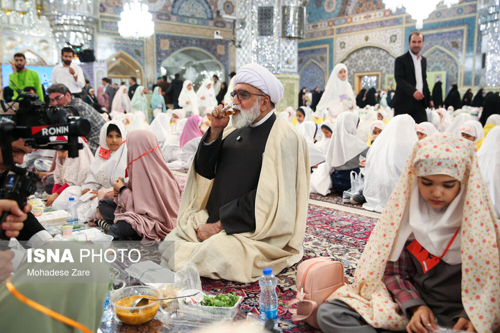 ضیافت افطار در حرم مطهر رضوی