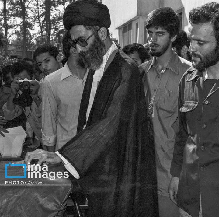 رهبر انقلاب در دوران تصدی شورای عالی دفاع ملی (۱۳۵۸ - ۱۳۶۰)