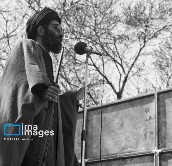 رهبر انقلاب در دوران تصدی شورای عالی دفاع ملی (۱۳۵۸ - ۱۳۶۰)