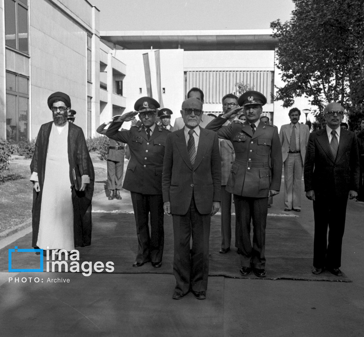 رهبر انقلاب در دوران تصدی شورای عالی دفاع ملی (۱۳۵۸ - ۱۳۶۰)