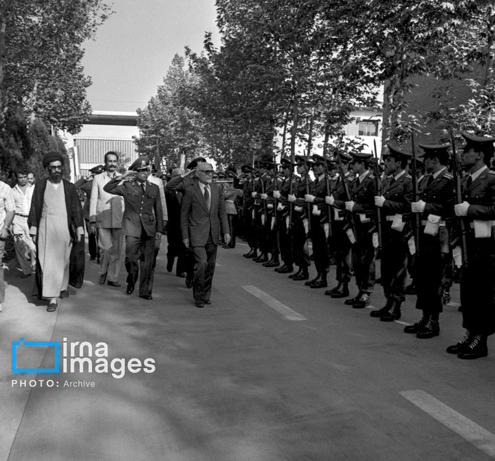 رهبر انقلاب در دوران تصدی شورای عالی دفاع ملی (۱۳۵۸ - ۱۳۶۰)