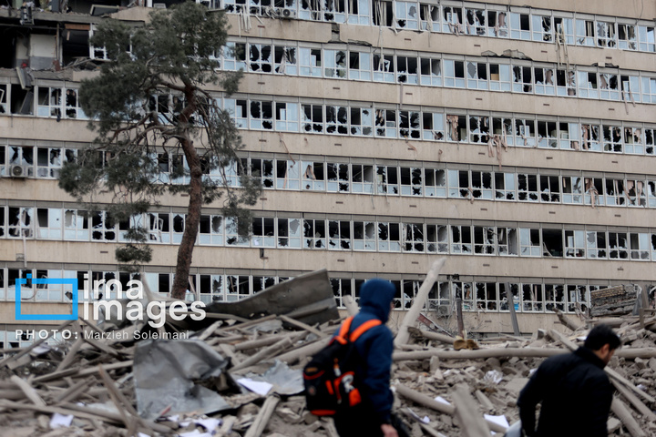 آثار حملات هوایی شب گذشته به منطقه ۱۵ خرداد