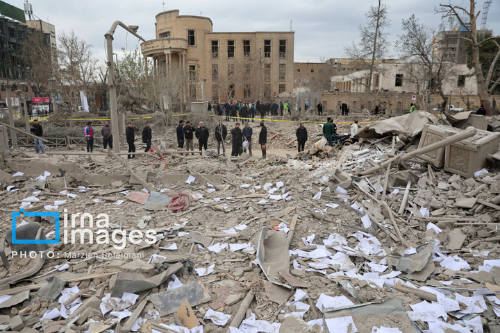 آثار حملات هوایی شب گذشته به منطقه ۱۵ خرداد