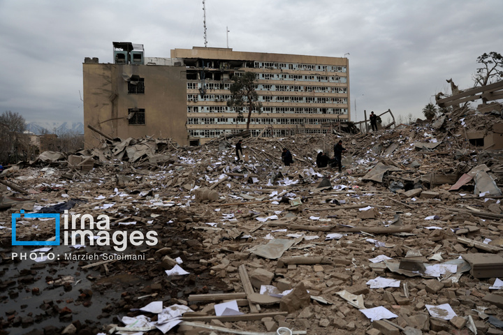 آثار حملات هوایی شب گذشته به منطقه ۱۵ خرداد