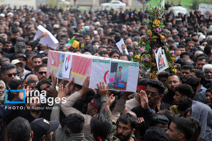 تشییع پیکر شهدای مدرسه میناب