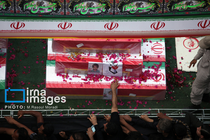 تشییع پیکر شهدای مدرسه میناب