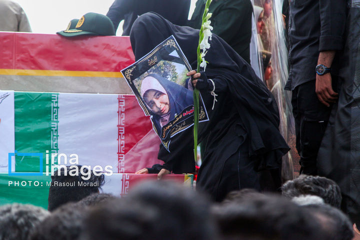 تشییع پیکر شهدای مدرسه میناب