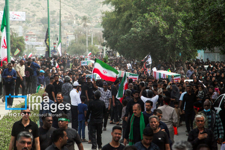 تشییع پیکر شهدای مدرسه میناب